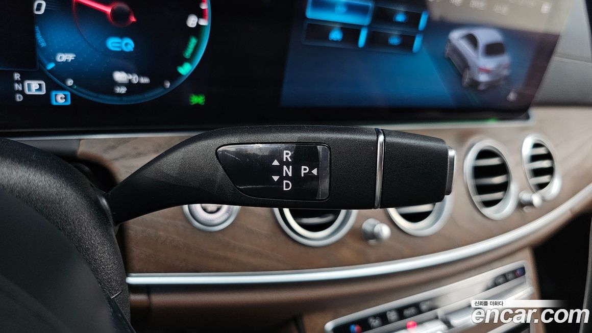 Mercedes-Benz E-Class 2022