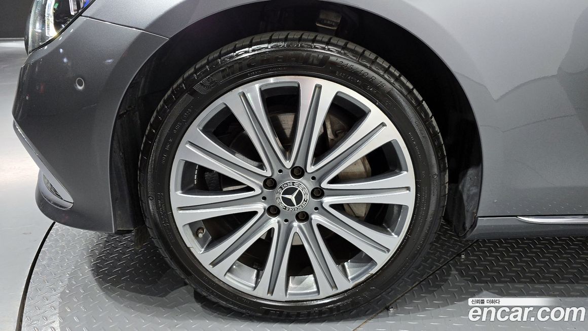 Mercedes-Benz E-Class 2023