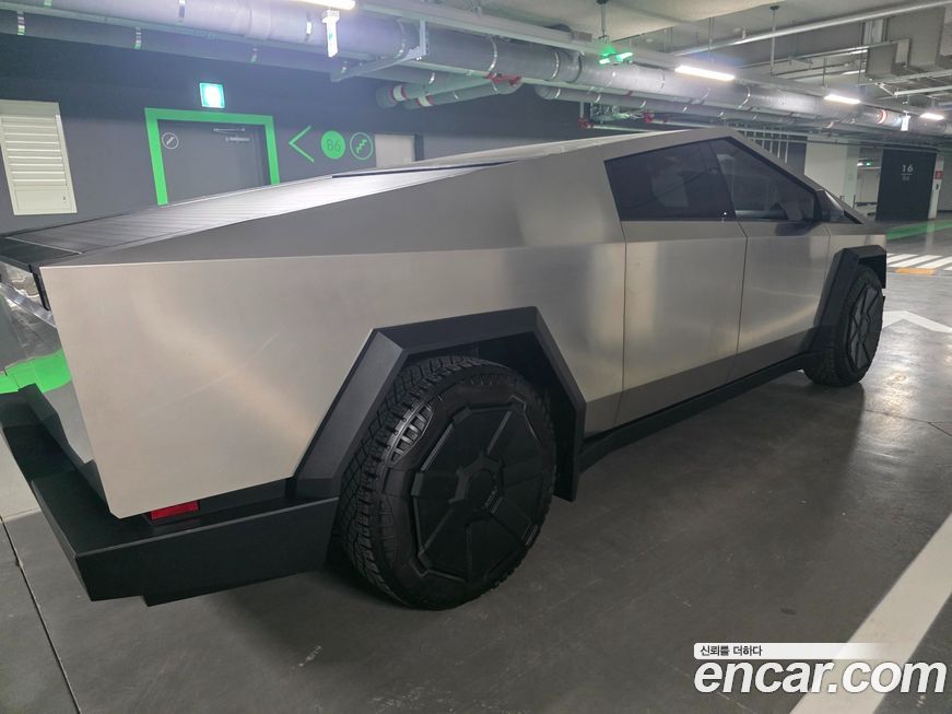 Tesla Cybertruck 2025