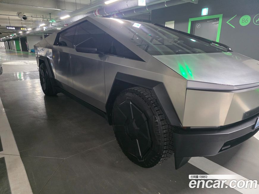 Tesla Cybertruck 2025