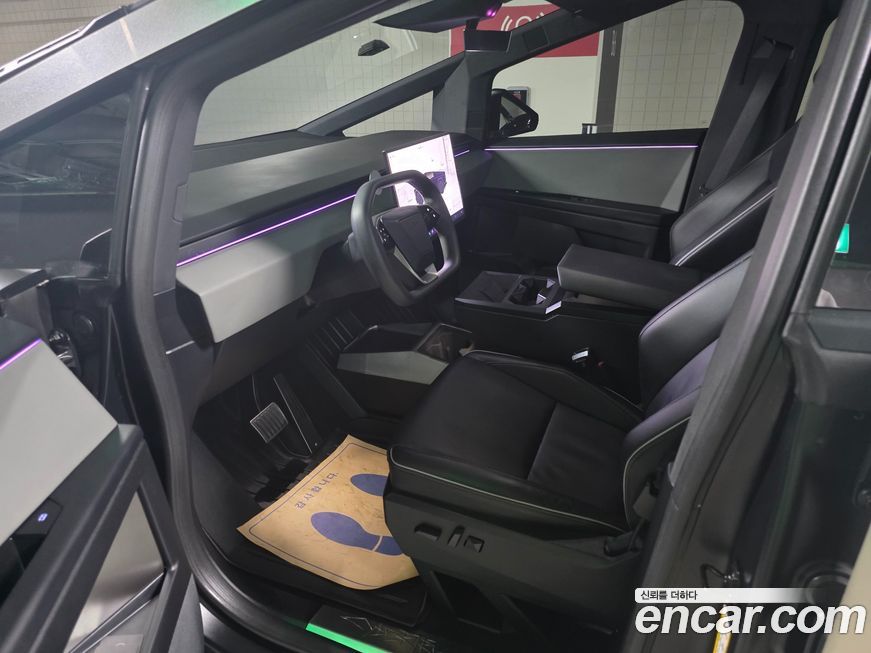 Tesla Cybertruck 2025