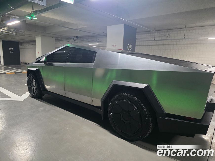 Tesla Cybertruck 2025