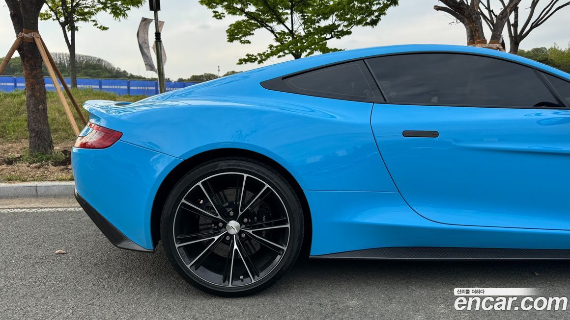 Astonmartin Vanquish 2015