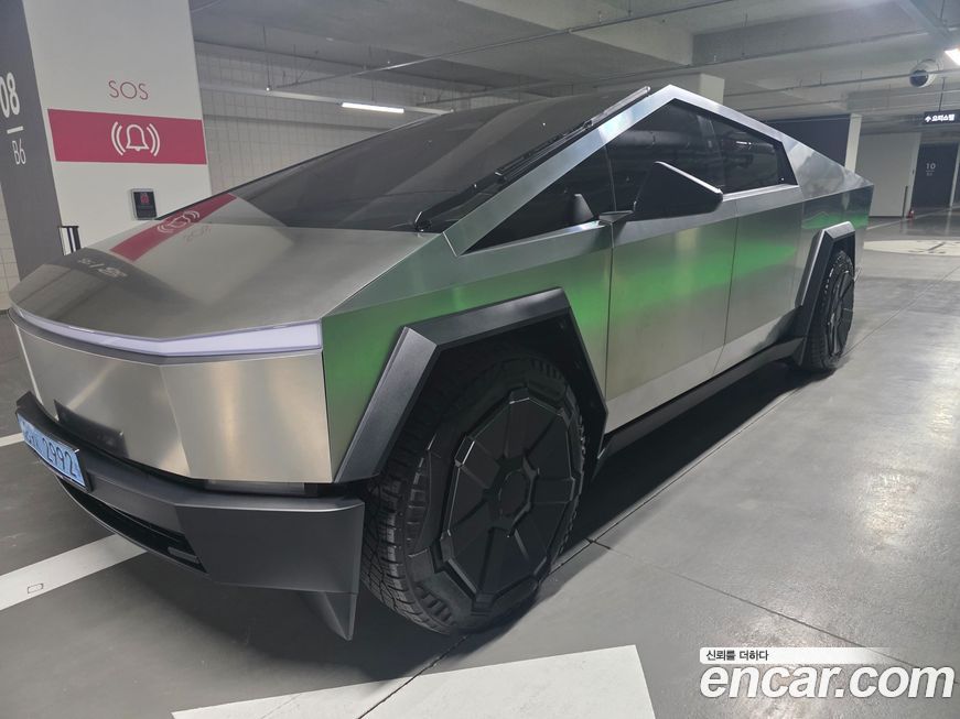 Tesla Cybertruck 2025