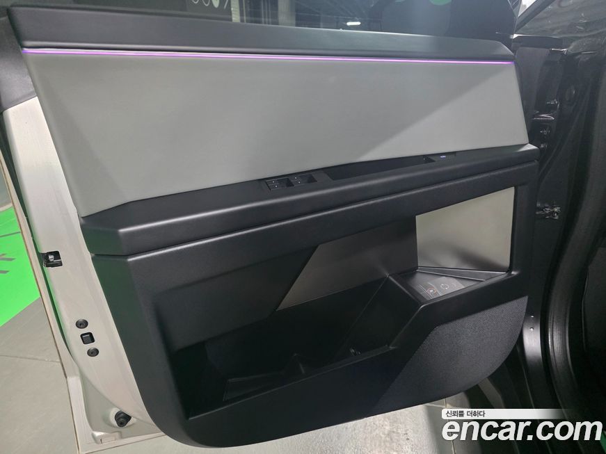 Tesla Cybertruck 2025
