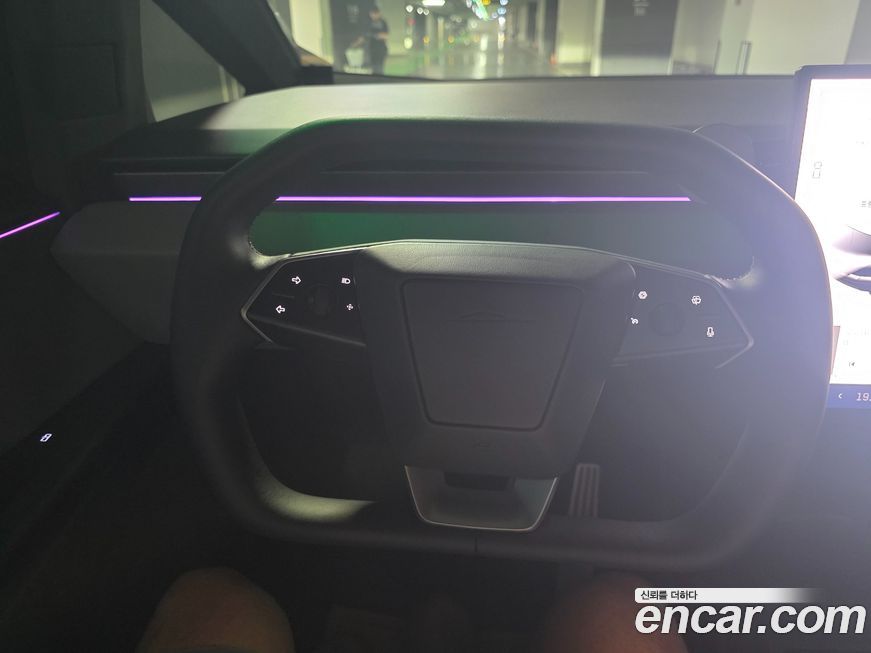 Tesla Cybertruck 2025