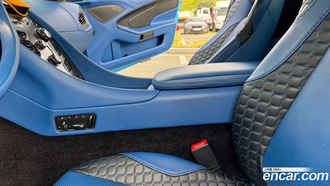 Astonmartin Vanquish 2015