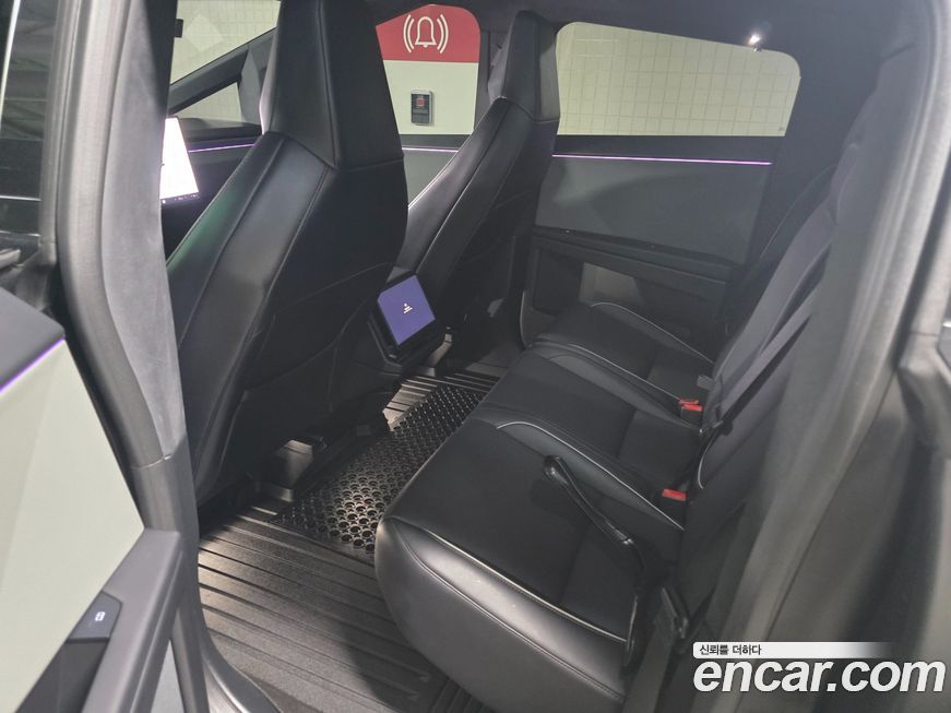 Tesla Cybertruck 2025