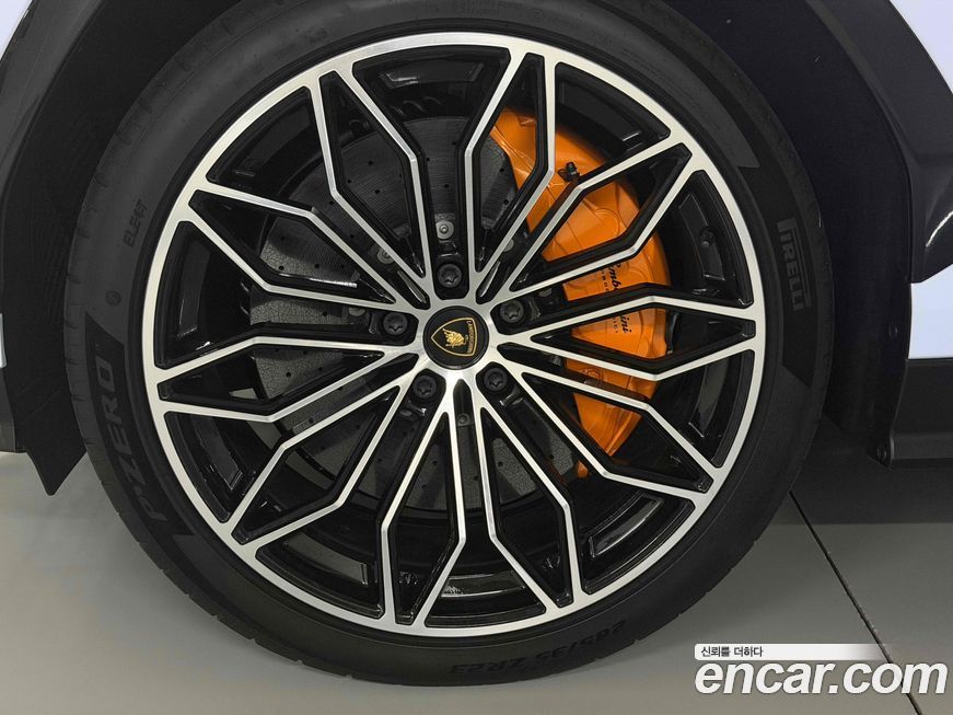 Lamborghini Urus 2025