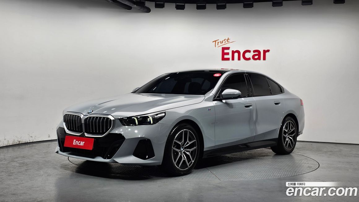 BMW 5-Series 2024