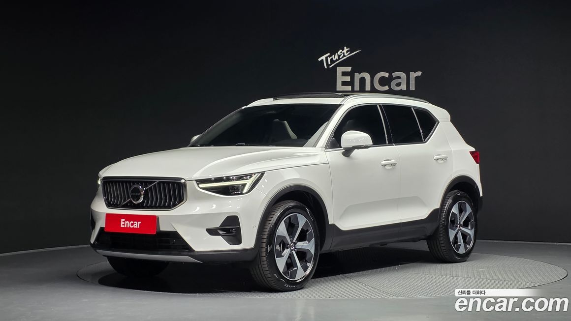 Volvo XC40 2025