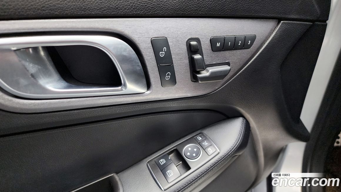 Mercedes-Benz SLK-Class 2012