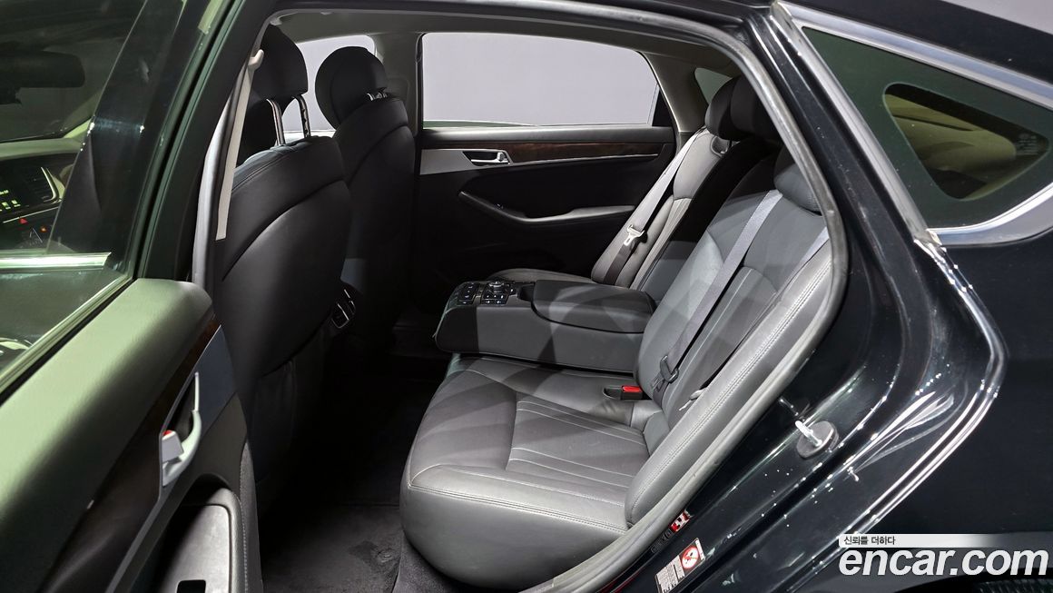 Hyundai Genesis 2016