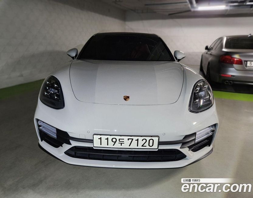 Porsche Panamera 2023
