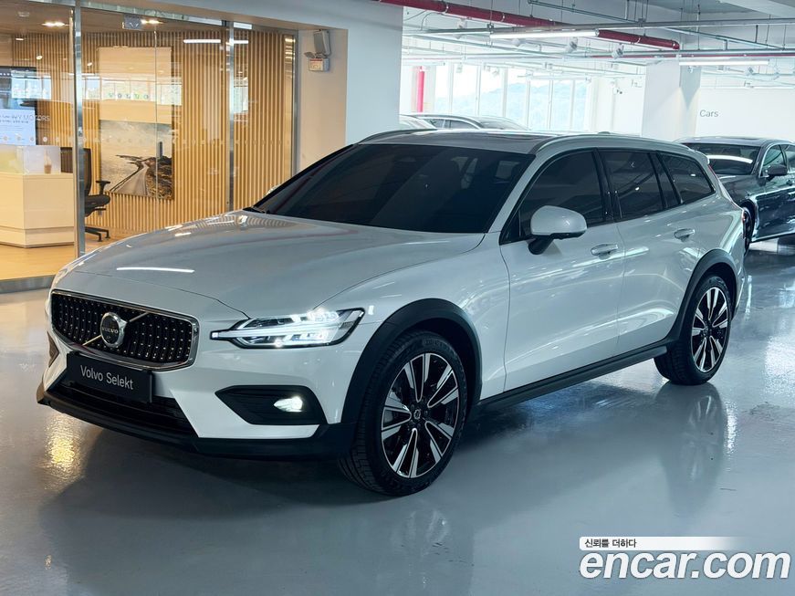 Volvo V60 2025