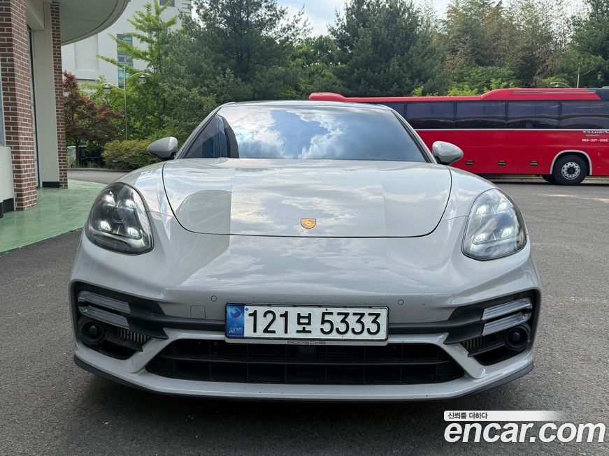 Porsche Panamera 2021