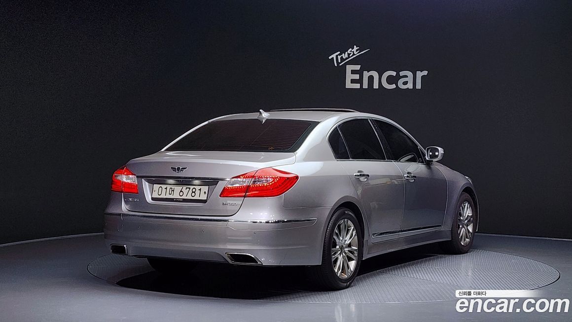 Hyundai Genesis 2012