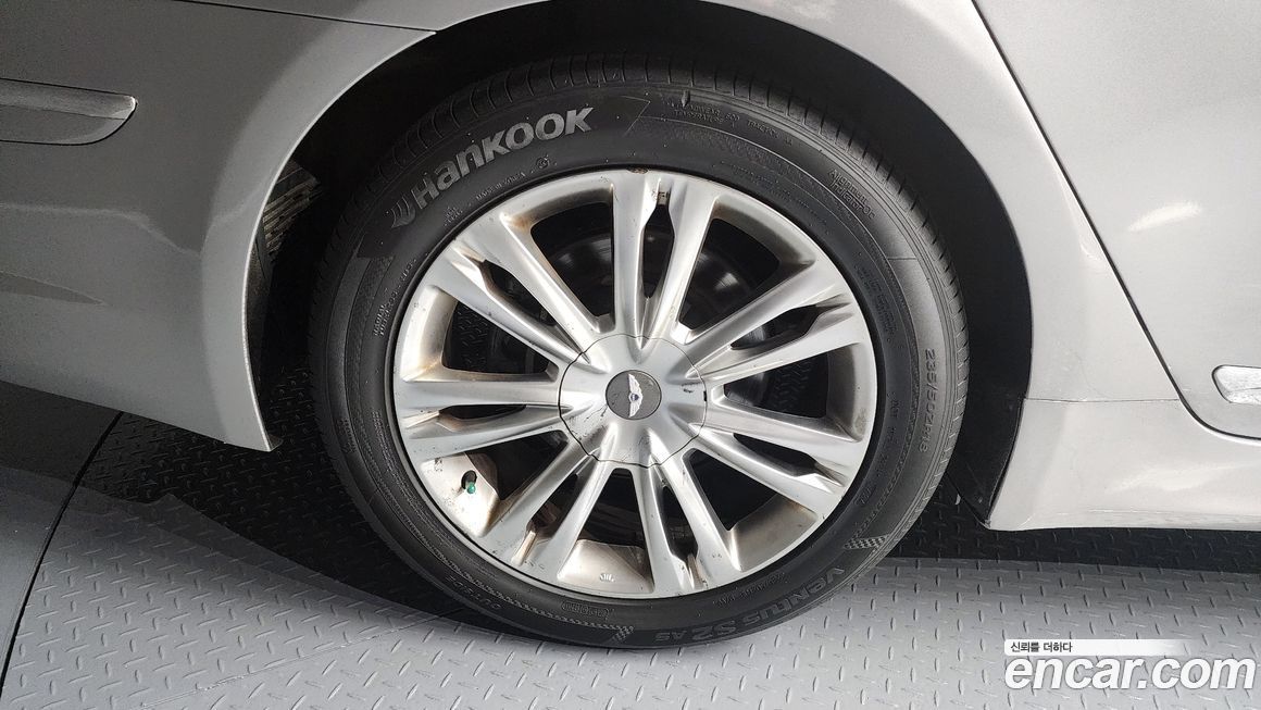 Hyundai Genesis 2012