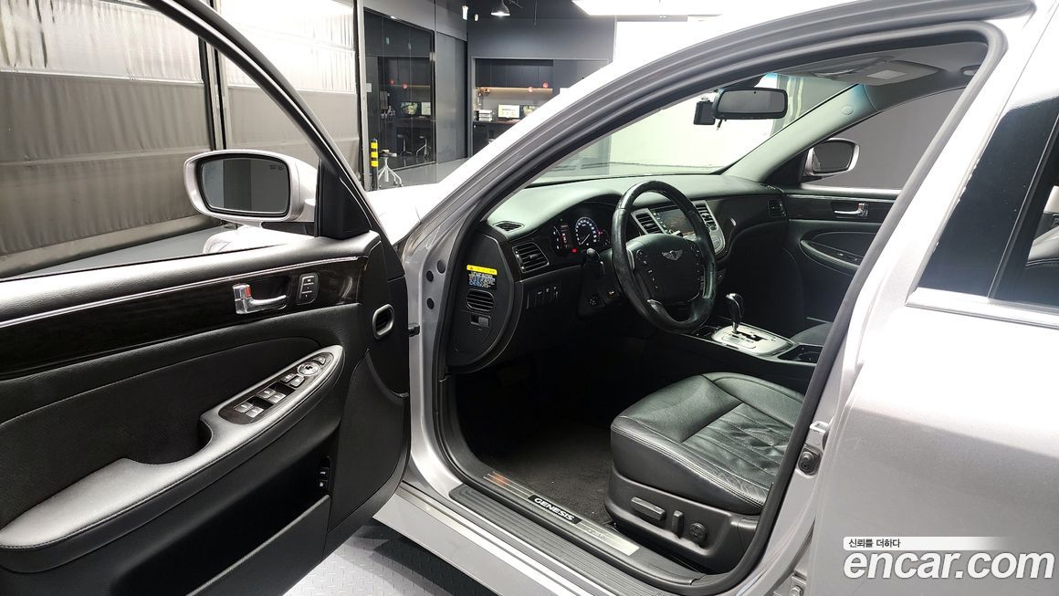 Hyundai Genesis 2012