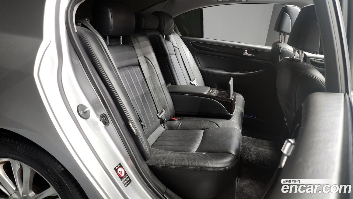 Hyundai Genesis 2012