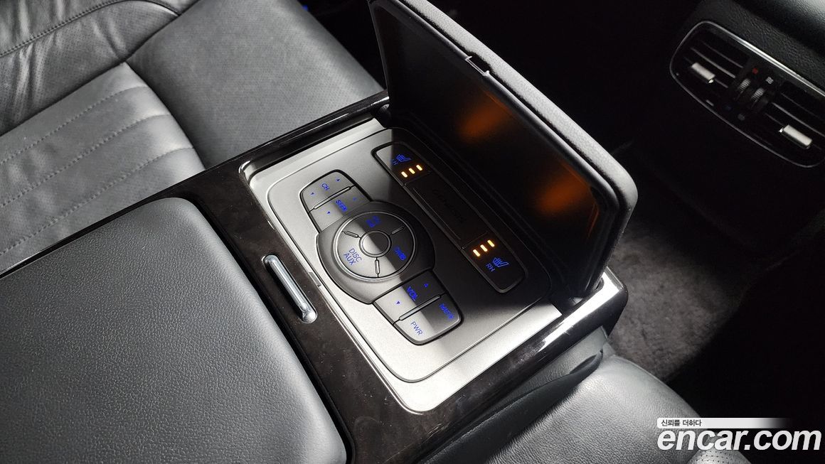 Hyundai Genesis 2012