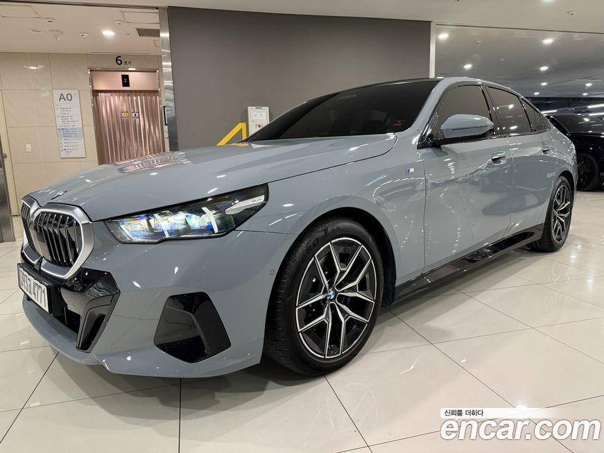 BMW 5-Series 2024