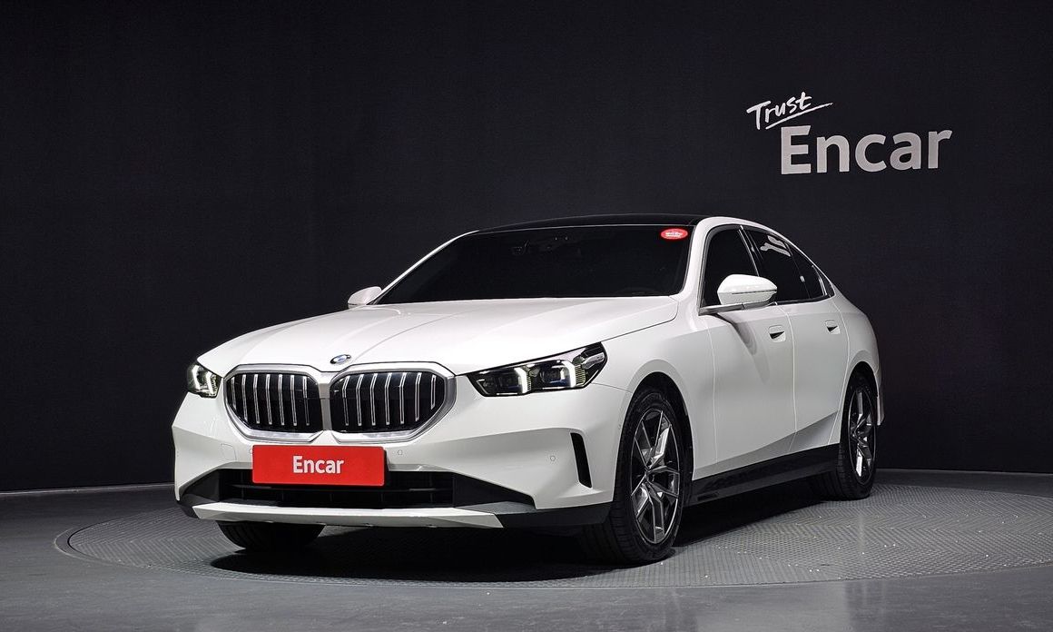 BMW 5-Series 2024