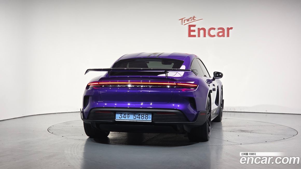 Porsche Taycan 2025