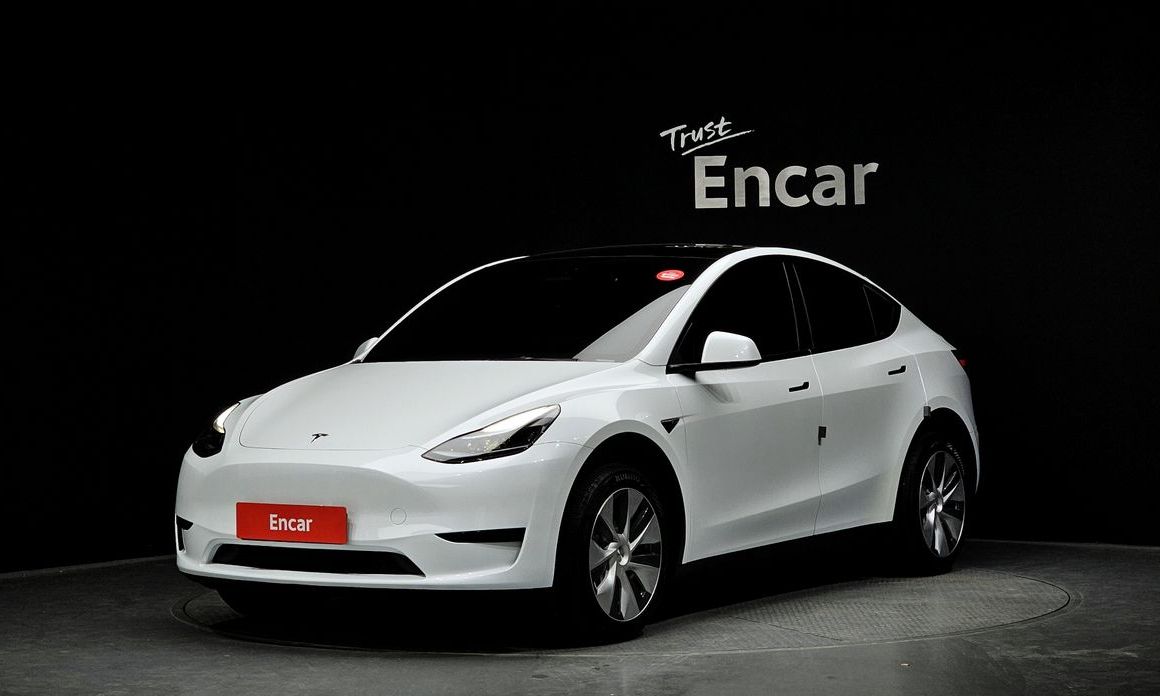 Tesla Model Y 2024