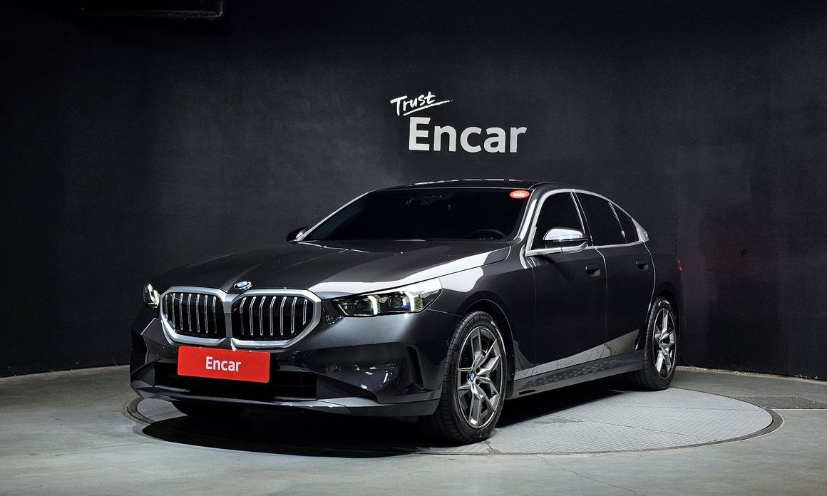 BMW 5-Series 2025