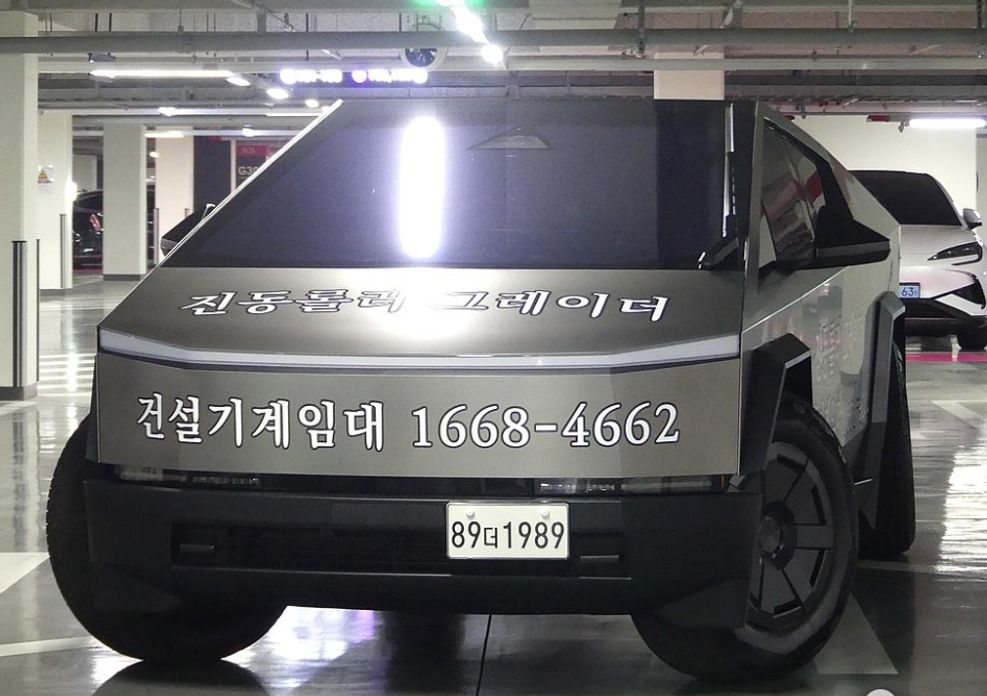 Tesla Cybertruck 2026