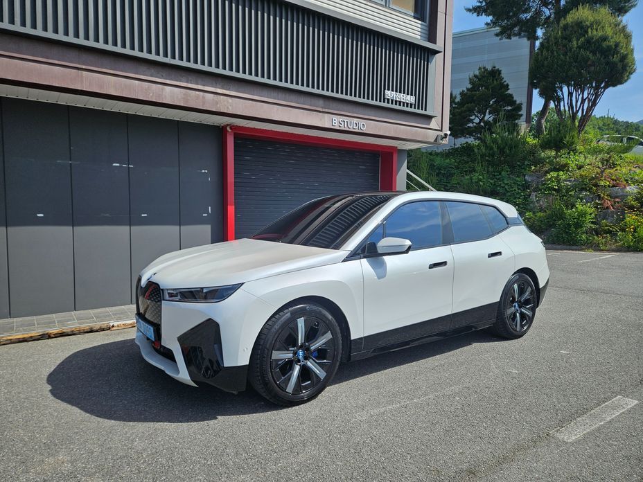 BMW iX 2023