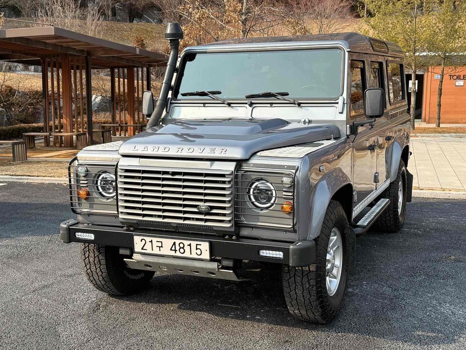 Land Rover Defender 2012