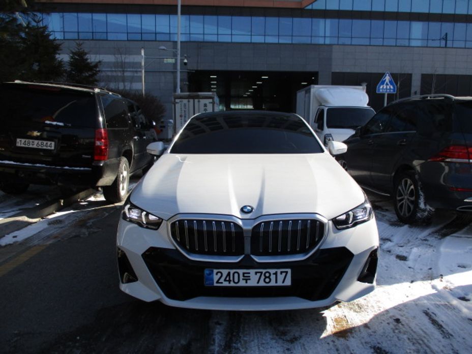 BMW 5-Series 2024