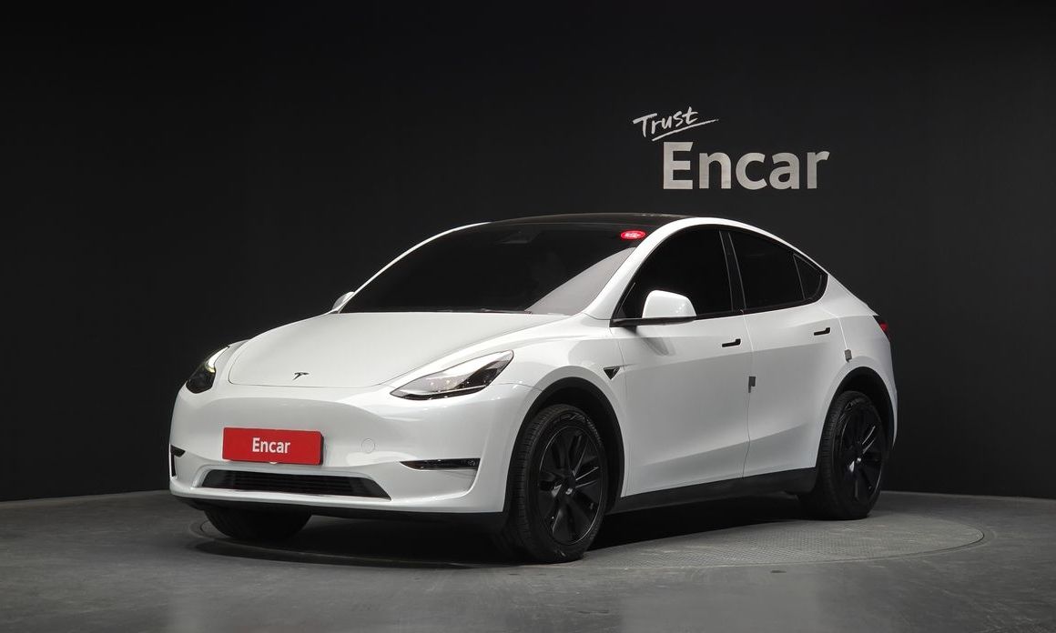 Tesla Model Y 2024