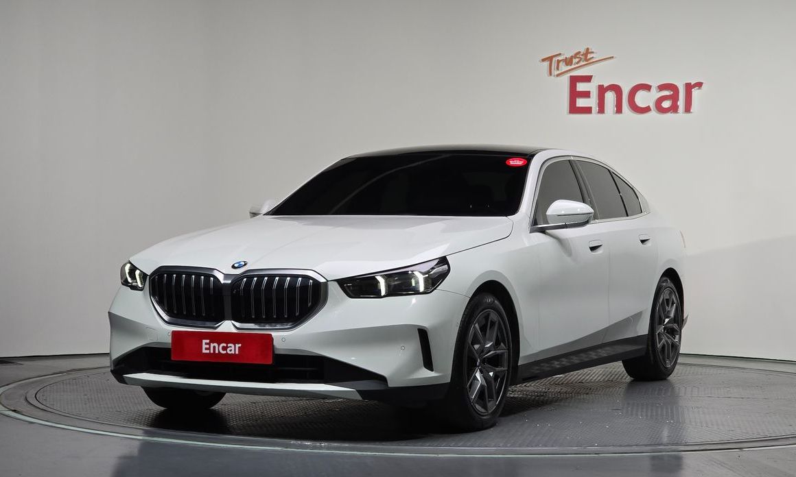 BMW 5-Series 2024