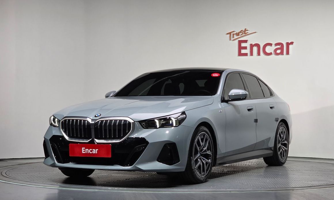BMW 5-Series 2024