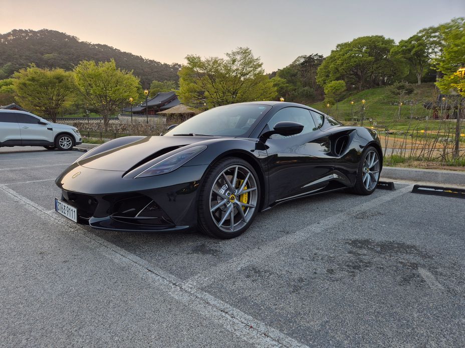 Lotus Emira 2024