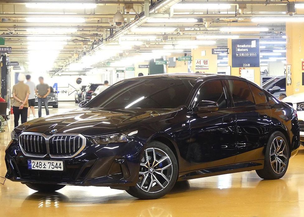 BMW 5-Series 2024
