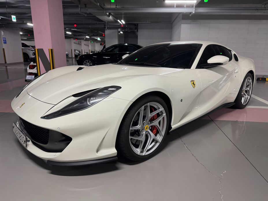 Ferrari 812 2020