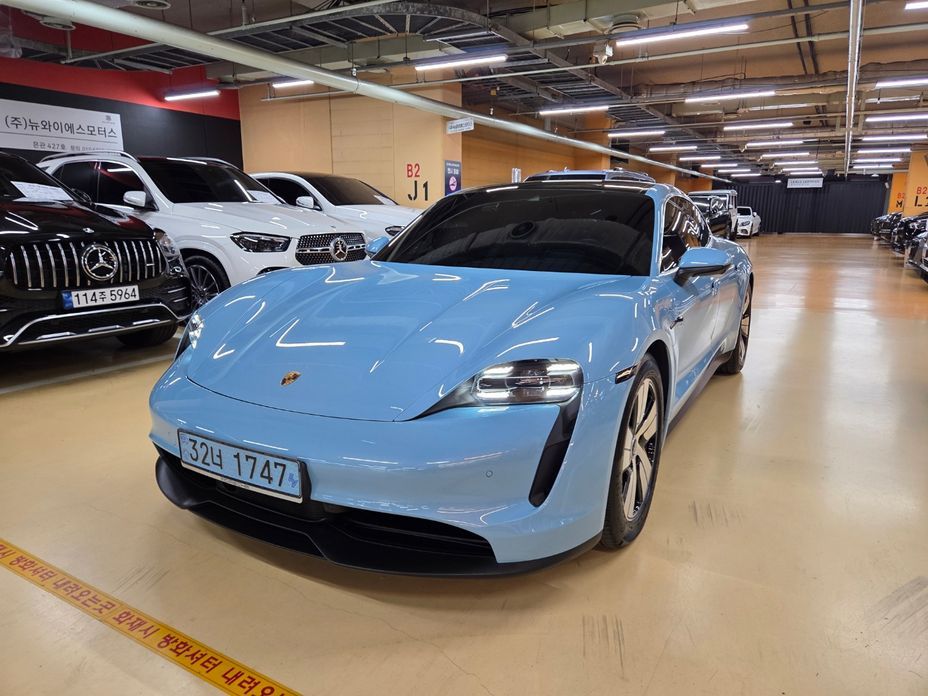 Porsche Taycan 2021