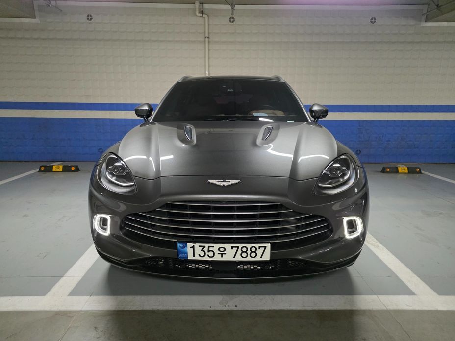 Astonmartin DBX 2021