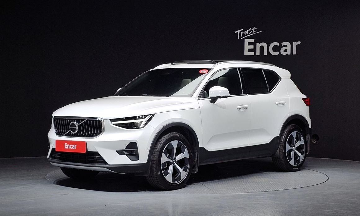 Volvo XC40 2025
