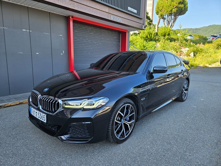 BMW 5-Series 2023