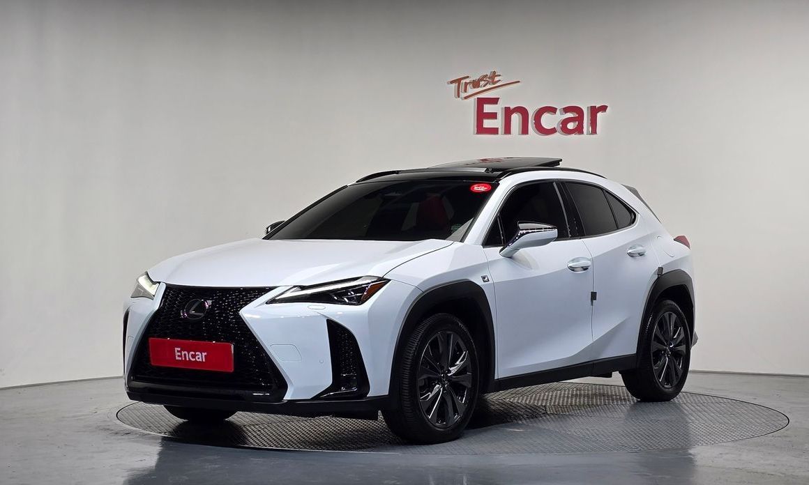Lexus UX 2025