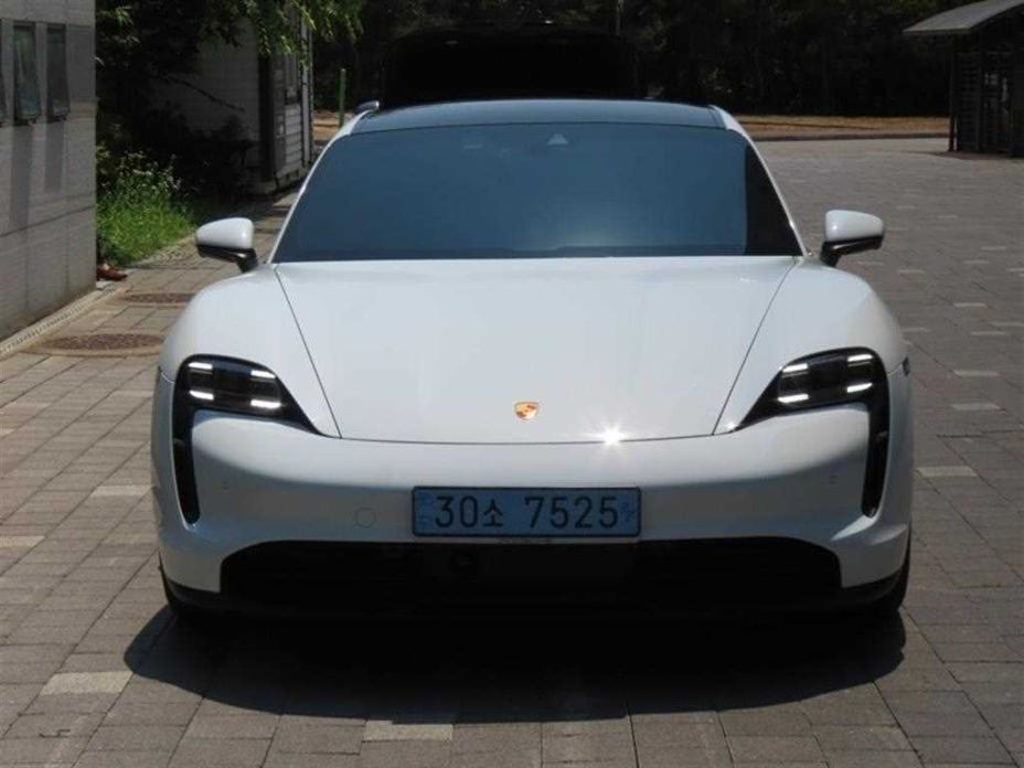 Porsche Taycan 2023