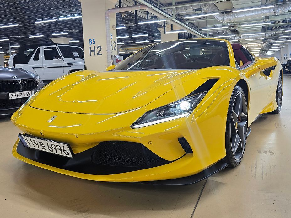 Ferrari F8 2021