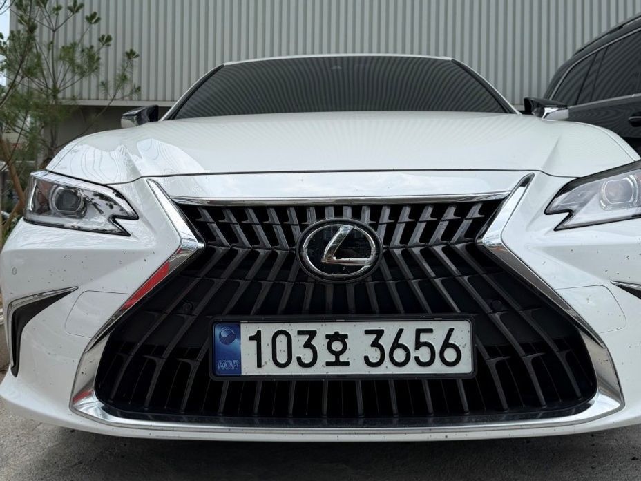 Lexus ES 2023