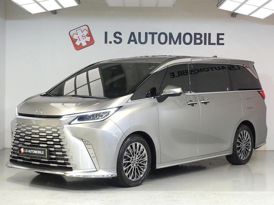 Lexus LM 2025