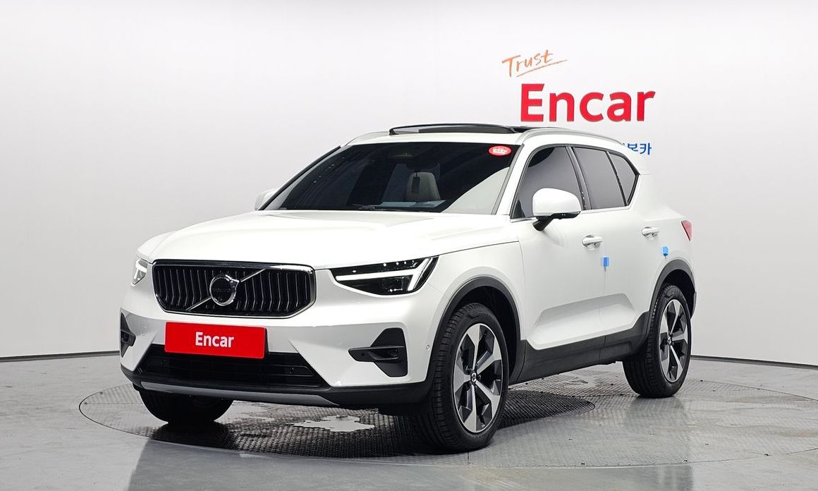 Volvo XC40 2025